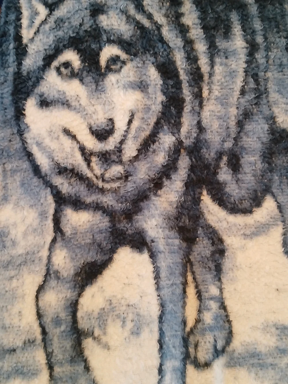 Cozy Wolf Print Fleece Throw Blanket - Blue and White